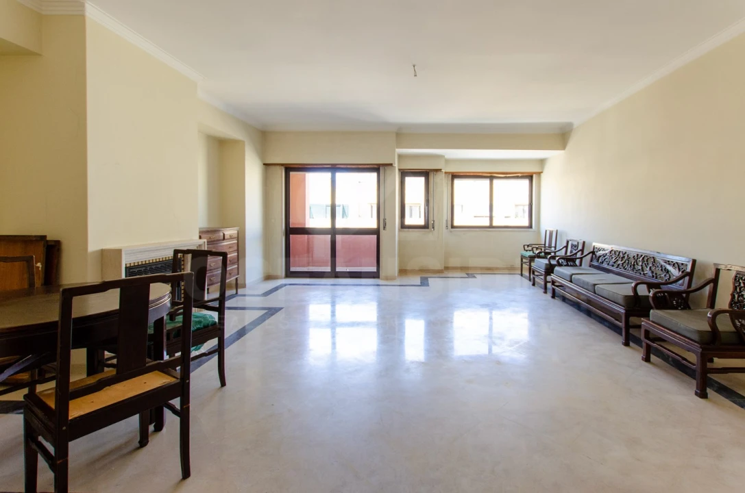 Apartamento T3 para Venda em Carnide Foto 2