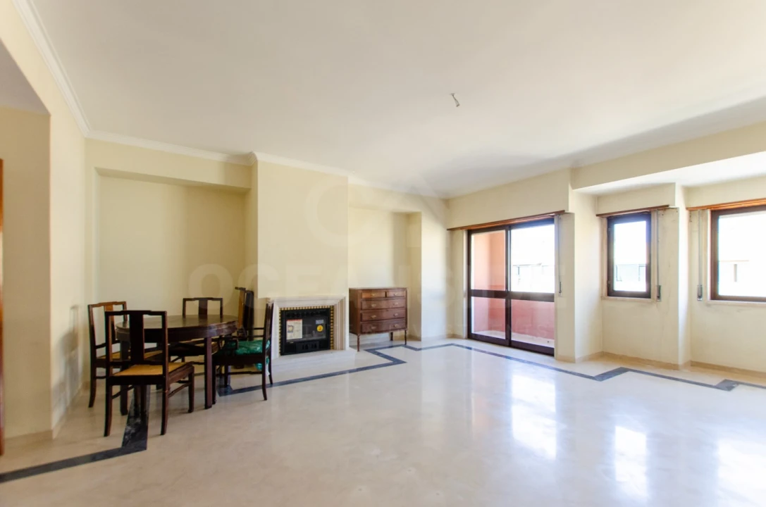 Apartamento T3 para Venda em Carnide Foto 3