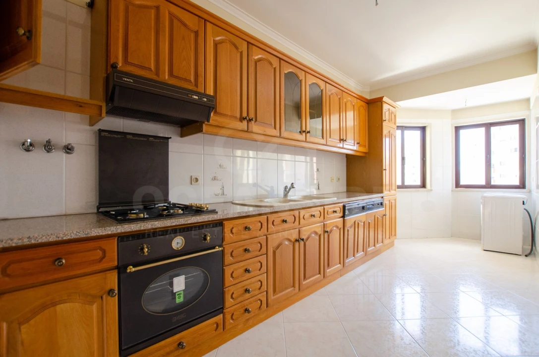 Apartamento T3 para Venda em Carnide Foto 13