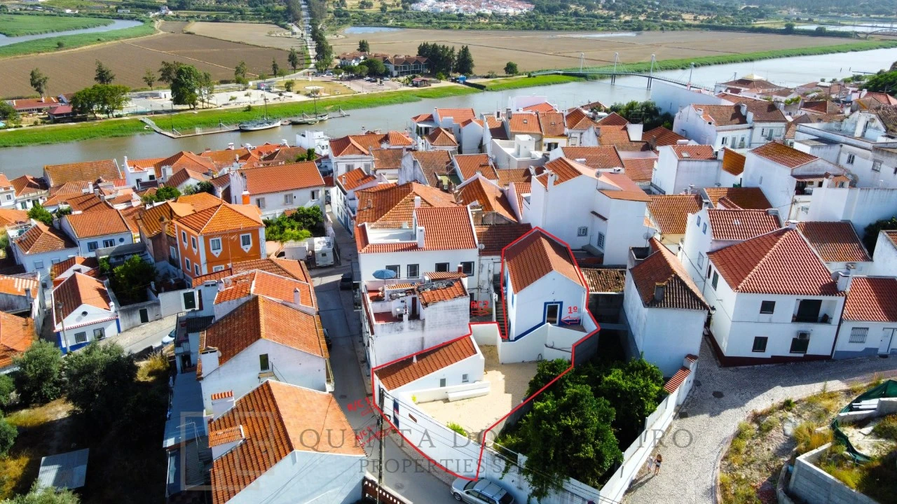 Moradia T3 para Venda em Santa Maria do Castelo e Santiago e Santa Susana Foto 3