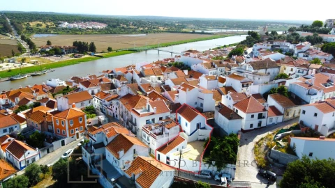 Moradia T3 para Venda em Santa Maria do Castelo e Santiago e Santa Susana