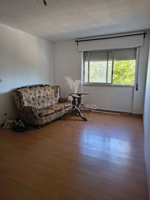 Apartamento T3 para Venda em Santo António dos Cavaleiros e Frielas