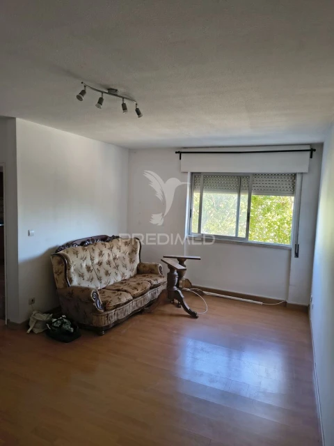 Apartamento T3 para Venda em Santo António dos Cavaleiros e Frielas