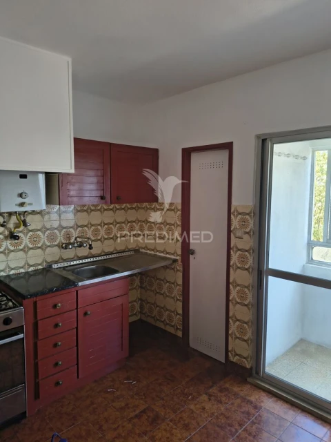 Apartamento T3 para Venda em Santo António dos Cavaleiros e Frielas