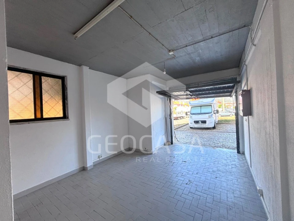 Garagem para Arrendamento em Santa Maria e São Miguel, São Martinho, São Pedro Penaferrim Foto 3