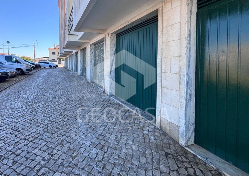 Garagem para Arrendamento em Santa Maria e São Miguel, São Martinho, São Pedro Penaferrim Foto 9