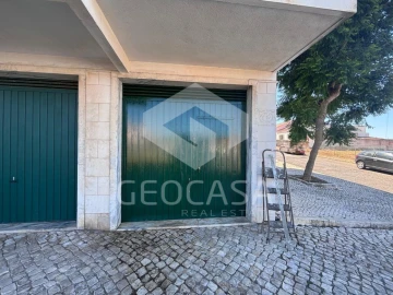 Garagem para Arrendamento em Santa Maria e São Miguel, São Martinho, São Pedro Penaferrim
