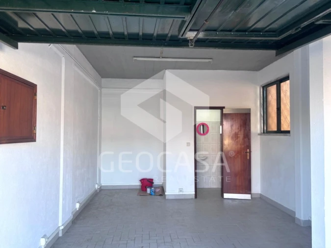 Garagem para Arrendamento em Santa Maria e São Miguel, São Martinho, São Pedro Penaferrim Foto 2