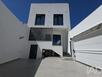 Moradia T3 para Venda em Faro (Sé e São Pedro)