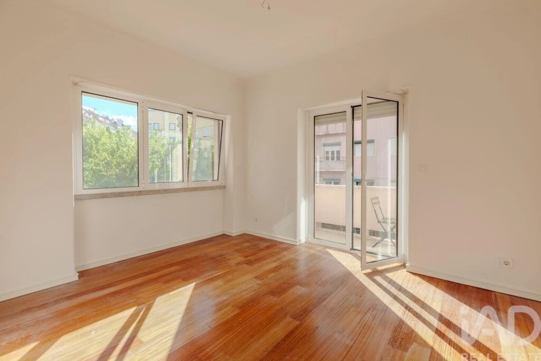 Apartamento T2 para Arrendamento em Campo de Ourique Foto 19