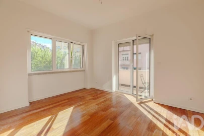 Apartamento T2 para Arrendamento em Campo de Ourique