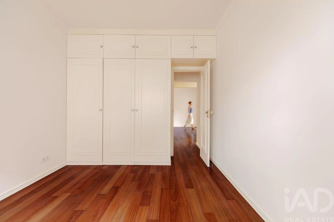 Apartamento T2 para Arrendamento em Campo de Ourique Foto 14