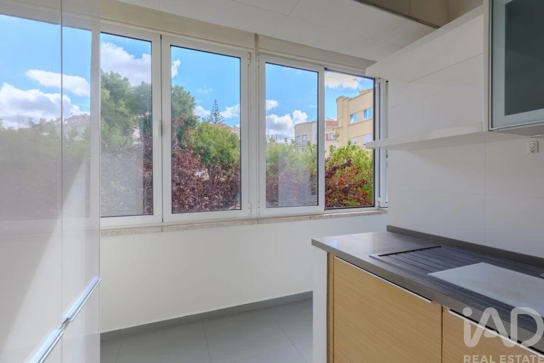 Apartamento T2 para Arrendamento em Campo de Ourique Foto 11