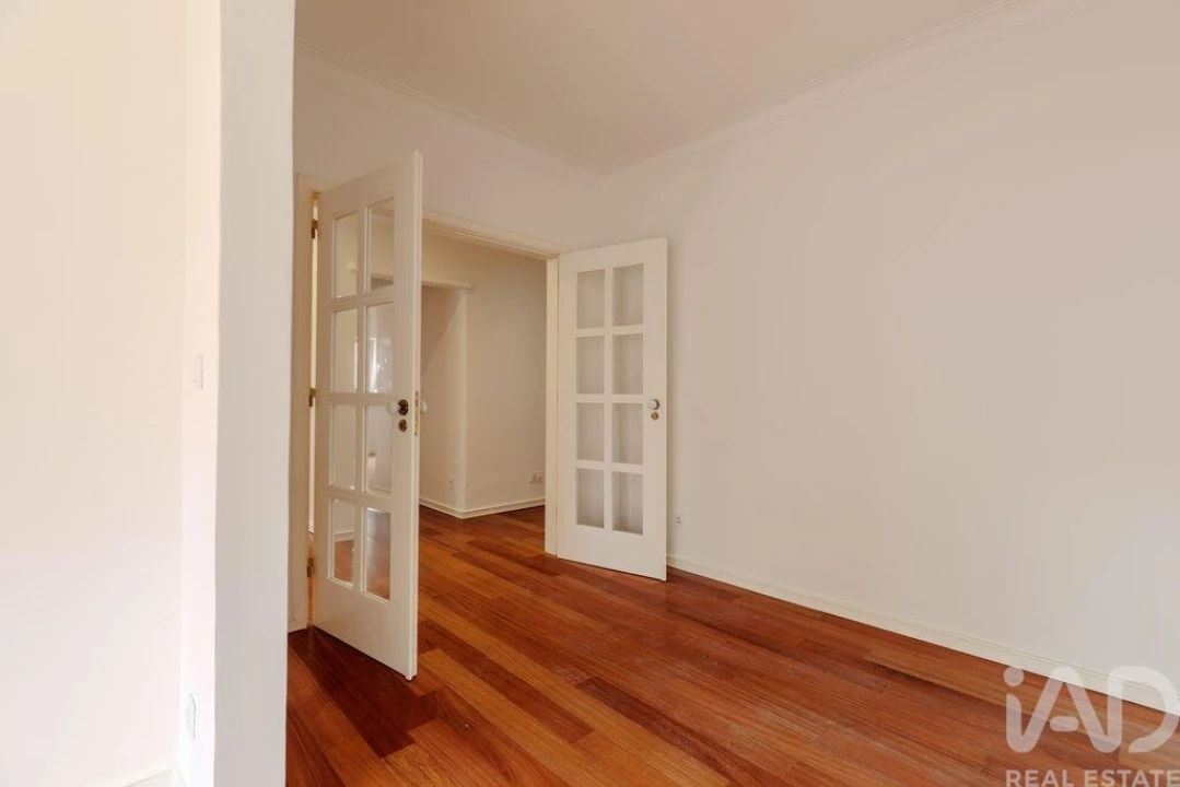 Apartamento T2 para Arrendamento em Campo de Ourique Foto 6