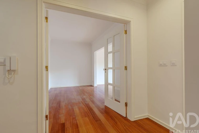 Apartamento T2 para Arrendamento em Campo de Ourique Foto 3
