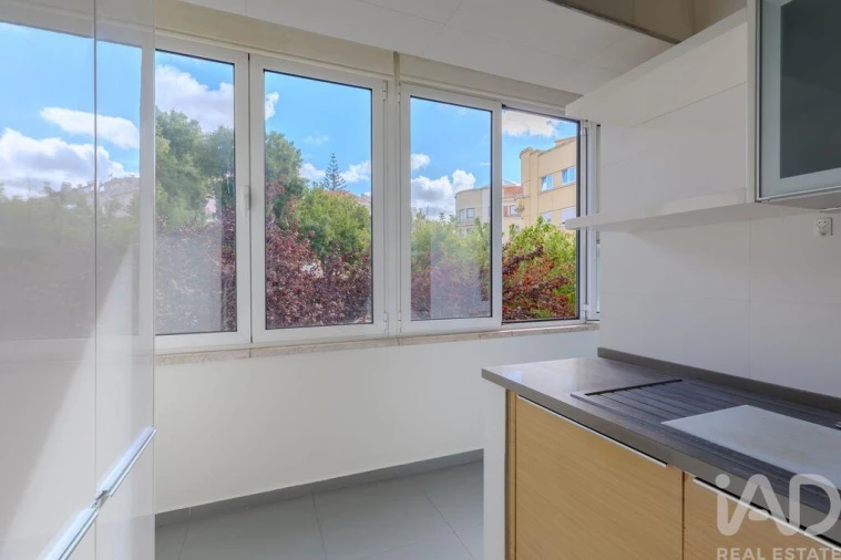 Apartamento T2 para Arrendamento em Campo de Ourique Foto 11
