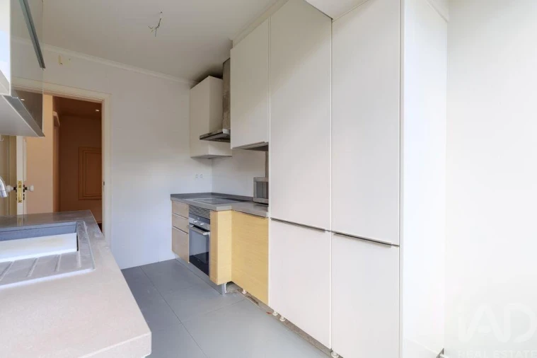 Apartamento T2 para Arrendamento em Campo de Ourique Foto 10
