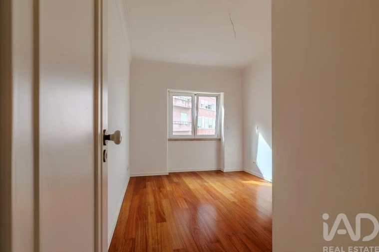 Apartamento T2 para Arrendamento em Campo de Ourique Foto 13
