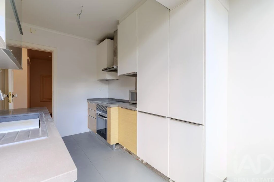 Apartamento T2 para Arrendamento em Campo de Ourique Foto 10