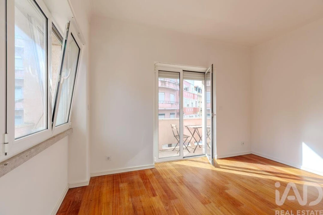 Apartamento T2 para Arrendamento em Campo de Ourique Foto 20