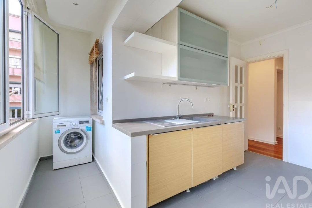 Apartamento T2 para Arrendamento em Campo de Ourique Foto 12