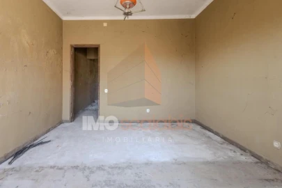 Moradia T1 para Venda em Alcanhões