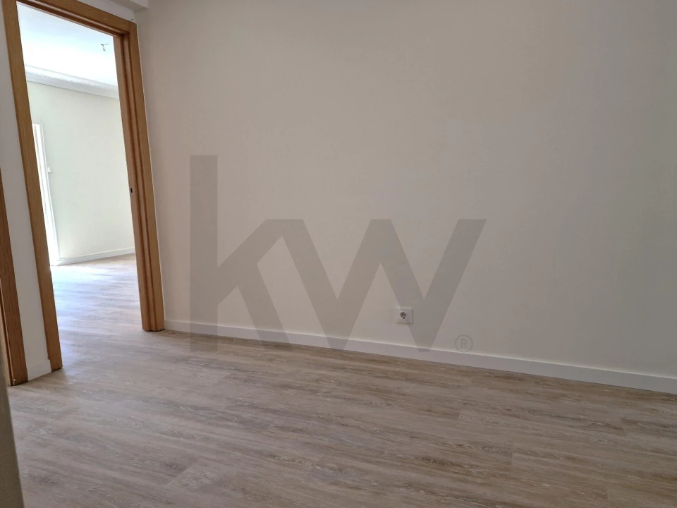 Apartamento T3 para Arrendamento em Alfragide Foto 2