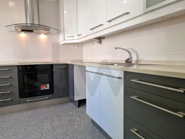 Apartamento T3 para Arrendamento em Alfragide
