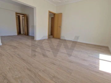 Apartamento T3 para Arrendamento em Alfragide