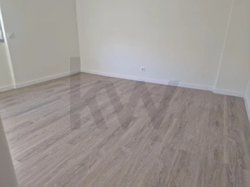 Apartamento T3 para Arrendamento em Alfragide