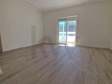 Apartamento T3 para Arrendamento em Alfragide