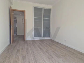 Apartamento T3 para Arrendamento em Alfragide