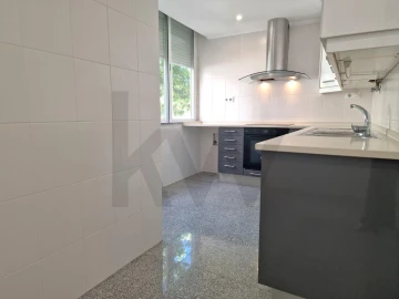Apartamento T3 para Arrendamento em Alfragide