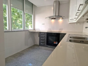 Apartamento T3 para Arrendamento em Alfragide