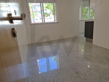 Apartamento T3 para Arrendamento em Alfragide