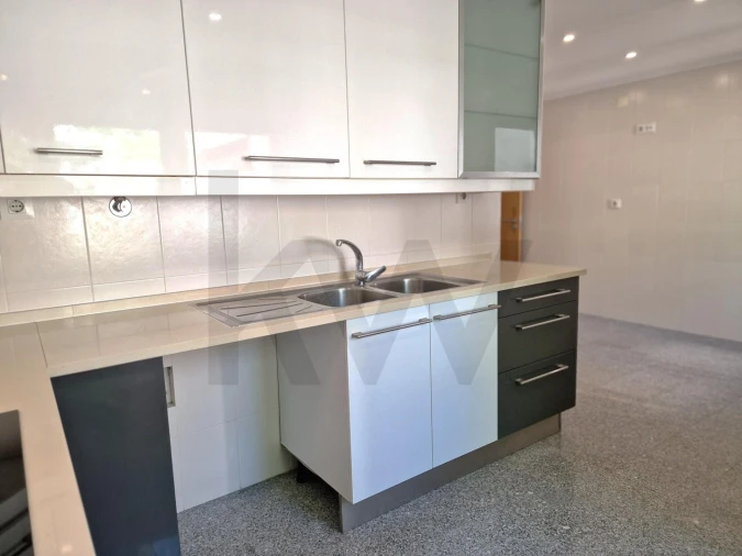 Apartamento T3 para Arrendamento em Alfragide Foto 40