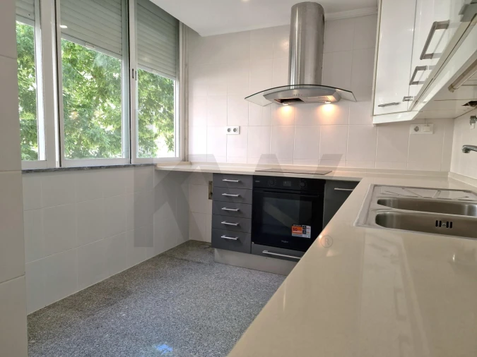 Apartamento T3 para Arrendamento em Alfragide Foto 34