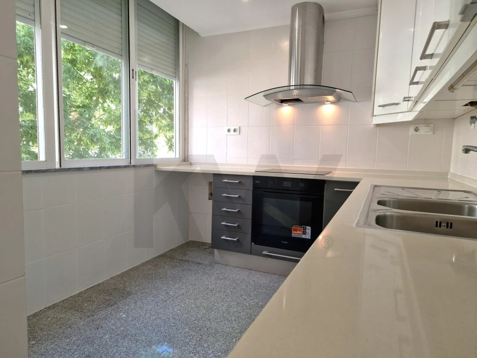Apartamento T3 para Arrendamento em Alfragide Foto 34