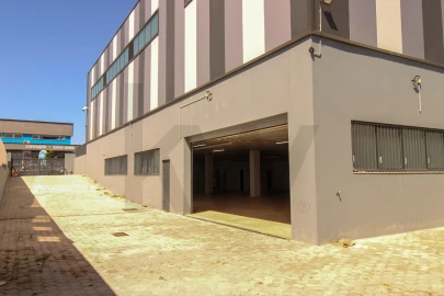 Armazém para Arrendamento em Portimão