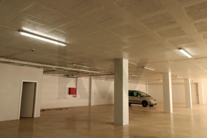 Armazém para Arrendamento em Portimão