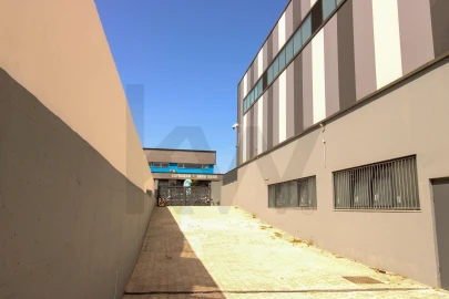Armazém para Arrendamento em Portimão