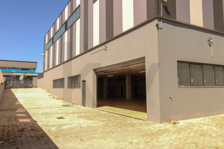 Armazém para Arrendamento em Portimão Foto 6
