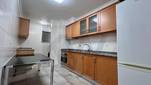 Apartamento T3 para Arrendamento em Caniço