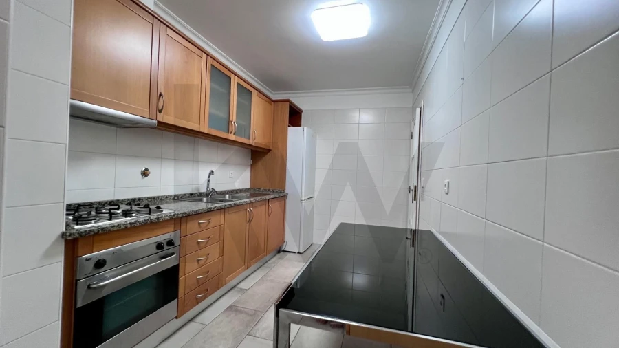 Apartamento T3 para Arrendamento em Caniço Foto 7