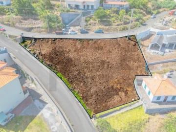 Terreno para Venda em Caniço