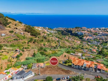 Terreno para Venda em Caniço