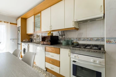 Apartamento T3 para Arrendamento em Queluz e Belas