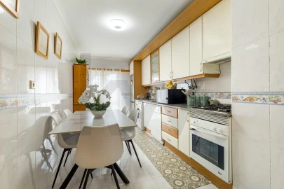 Apartamento T3 para Arrendamento em Queluz e Belas