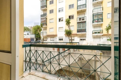 Apartamento T3 para Arrendamento em Queluz e Belas