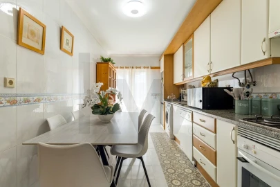 Apartamento T3 para Arrendamento em Queluz e Belas